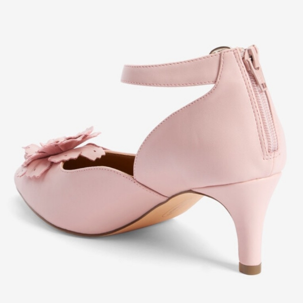 ๐ Soft Blush 'Julian' Pumps ๐ - Picture 6 of 10
